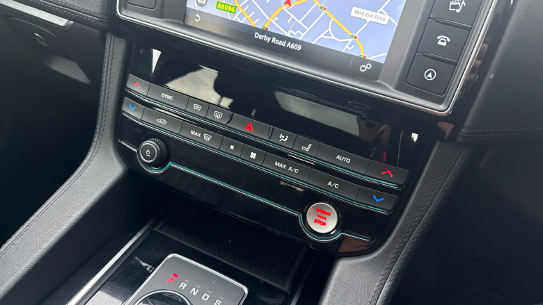 Jaguar F-Pace 2.0d Portfolio 5dr Auto AWD Diesel Estate